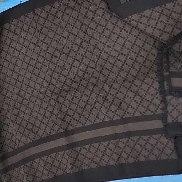 GUCCI 100%WOOL SCARF - Picture 8 of 8